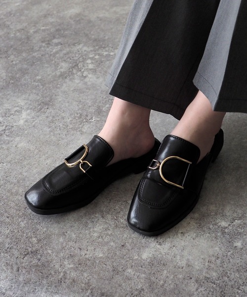 Riberry（リベリー）の「スクエアトゥスリッパサンダル（サンダル・レディース・ブラック/ホワイト・MEDIUM/LARGE）」の5枚目の写真