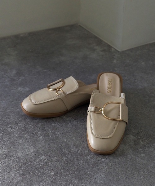 Riberry（リベリー）の「スクエアトゥスリッパサンダル（サンダル・レディース・ブラック/ホワイト・MEDIUM/LARGE）」の4枚目の写真