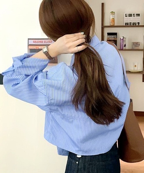 SHEENA(シーナ)の「クロップド丈ストライプシャツ(シャツ/ブラウス・レディース・ホワイト/サックスブルー・M)」の19枚目の写真