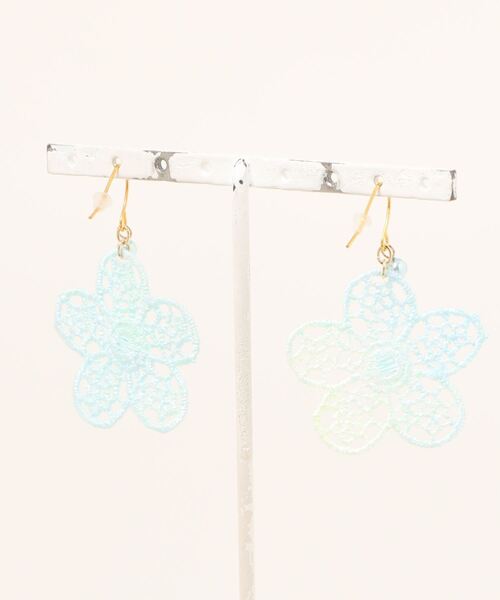 tone（トーン）の「【MUURABBTI】手染めレースのお花ピアス(MA)（ピアス（両耳用）・レディース・イエロー/ブルー/ピンク・FREE）」の8枚目の写真