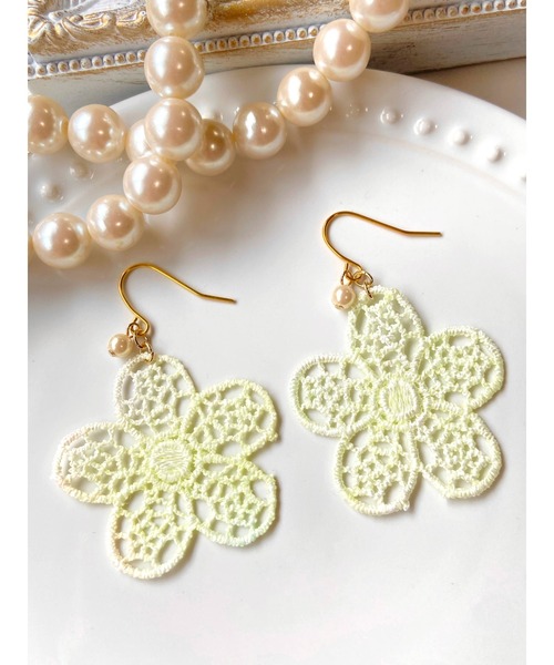 tone（トーン）の「【MUURABBTI】手染めレースのお花ピアス(MA)（ピアス（両耳用）・レディース・イエロー/ブルー/ピンク・FREE）」の3枚目の写真