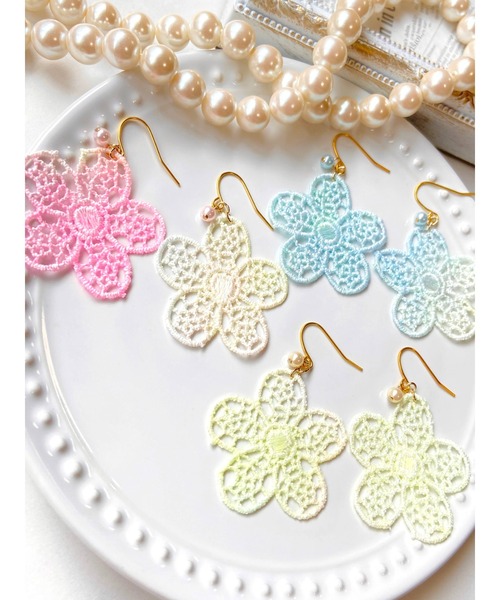 tone（トーン）の「【MUURABBTI】手染めレースのお花ピアス(MA)（ピアス（両耳用）・レディース・イエロー/ブルー/ピンク・FREE）」の5枚目の写真