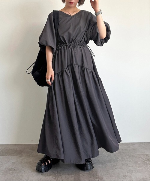 apres jour mignon(アプレジュールミニョン)の「ドロスト袖ボリュームワンピース【ZOZOTOWN限定アイテム】(ワンピース・レディース・ブラック/グレイッシュベージュ/チャコールグレー・MEDIUM/X-LARGE/SMALL)」の4枚目の写真