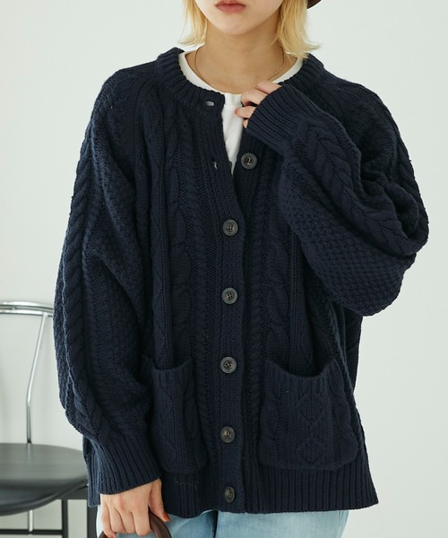 Chaco closet（チャコ クローゼット）の「フィッシャーマンオーバーサイズクルーネックケーブルニットカーディガン（カーディガン/ボレロ・レディース・ダークグリーン/グレー/ネイビー/アイボリー・FREE）」の4枚目の写真