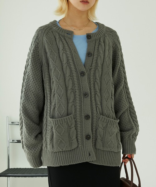 Chaco closet（チャコ クローゼット）の「フィッシャーマンオーバーサイズクルーネックケーブルニットカーディガン（カーディガン/ボレロ・レディース・ダークグリーン/グレー/ネイビー/アイボリー・FREE）」の10枚目の写真