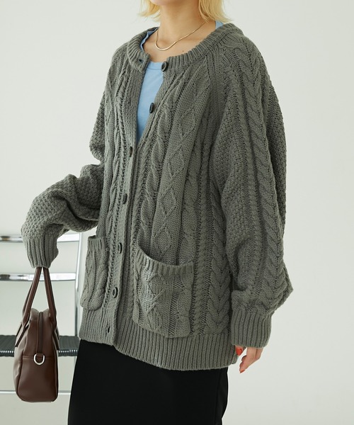 Chaco closet（チャコ クローゼット）の「フィッシャーマンオーバーサイズクルーネックケーブルニットカーディガン（カーディガン/ボレロ・レディース・ダークグリーン/グレー/ネイビー/アイボリー・FREE）」の11枚目の写真
