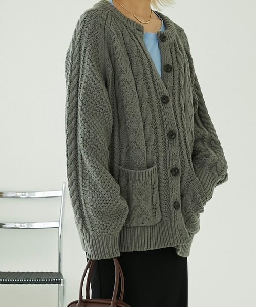 Chaco closet（チャコ クローゼット）の「フィッシャーマンオーバーサイズクルーネックケーブルニットカーディガン（カーディガン/ボレロ・レディース・ダークグリーン/グレー/ネイビー/アイボリー・FREE）」の13枚目の写真
