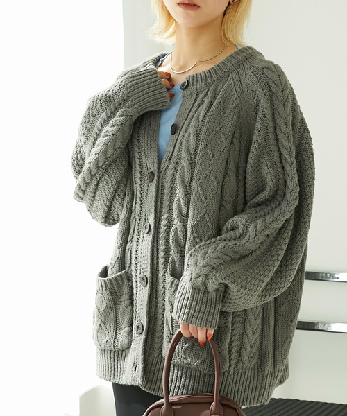 Chaco closet（チャコ クローゼット）の「フィッシャーマンオーバーサイズクルーネックケーブルニットカーディガン（カーディガン/ボレロ・レディース・ダークグリーン/グレー/ネイビー/アイボリー・FREE）」の19枚目の写真