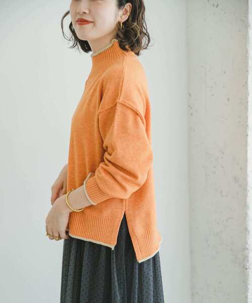 ITEMS URBANRESEARCH（アイテムズ アーバンリサーチ）の「『洗濯可』ハイショクハイネックニット（ニット/セーター・レディース・ブルー/オレンジ/グレー/モカ/オフホワイト・FREE）」の7枚目の写真
