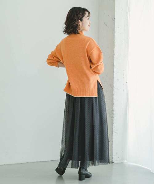 ITEMS URBANRESEARCH（アイテムズ アーバンリサーチ）の「『洗濯可』ハイショクハイネックニット（ニット/セーター・レディース・ブルー/オレンジ/グレー/モカ/オフホワイト・FREE）」の13枚目の写真