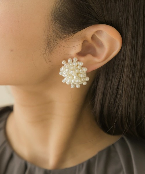 SMELLY（スメリー）の「ツブツブパールボリュームイヤリング（イヤリング・レディース・アイボリー・-）」の5枚目の写真