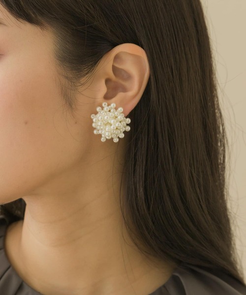 SMELLY（スメリー）の「ツブツブパールボリュームイヤリング（イヤリング・レディース・アイボリー・-）」の6枚目の写真
