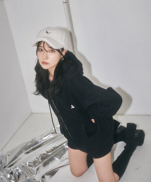 ANDGEEBEE（アンジービー）の「UNISEX ムーンボアキャップ（キャップ・レディース・ホワイト/ブラック・FREE）」の4枚目の写真