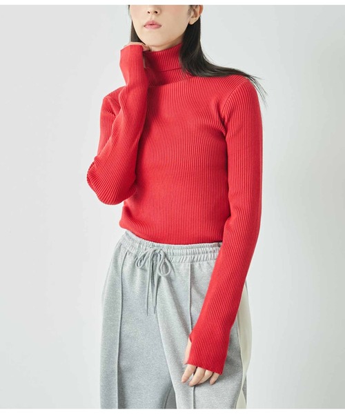 ANAP(アナップ)の「フィンガーホールタートルネックリブニットトップス(ニット/セーター・レディース・オフホワイト/グレー/ホワイト×ブラック/ブラック系その他/レッド/ブラック/ブラック×ホワイト/ベージュ・FREE)」の2枚目の写真