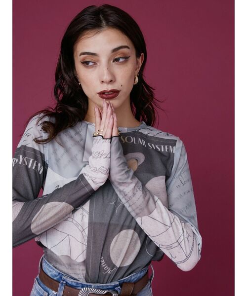 EVRIS(エヴリス)の「グラフィックメローシアートップス(Tシャツ/カットソー・レディース・ネイビー/ブラック・FREE)」の4枚目の写真