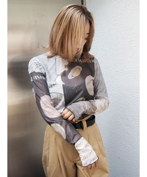 EVRIS(エヴリス)の「グラフィックメローシアートップス(Tシャツ/カットソー・レディース・ネイビー/ブラック・FREE)」の22枚目の写真