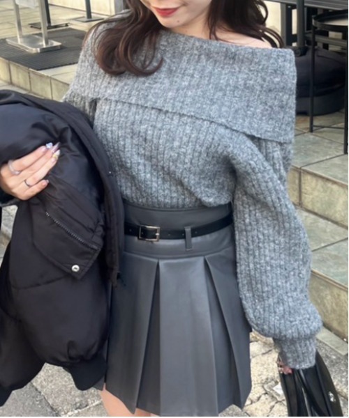 OLIVE des OLIVE（オリーブデオリーブ）の「もちモテオフショルニット