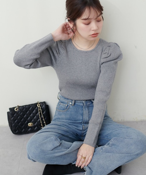 natural couture(ナチュラルクチュール)の「ちび金釦ジゴスリーブニット(ニット/セーター・レディース・レッド系その他/グレイッシュベージュ/グレー系その他/アイボリー/ブラック・FREE)」の3枚目の写真