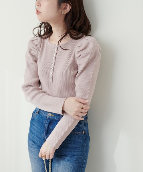 natural couture(ナチュラルクチュール)の「ちび金釦ジゴスリーブニット(ニット/セーター・レディース・レッド系その他/グレイッシュベージュ/グレー系その他/アイボリー/ブラック・FREE)」の8枚目の写真