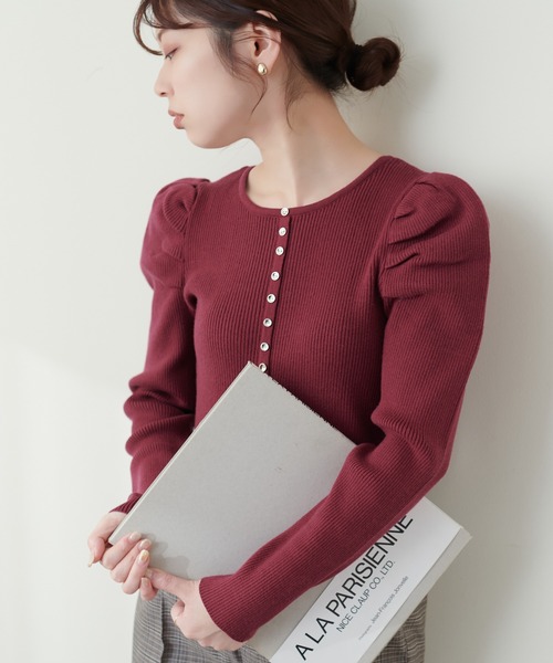 natural couture(ナチュラルクチュール)の「ちび金釦ジゴスリーブニット(ニット/セーター・レディース・レッド系その他/グレイッシュベージュ/グレー系その他/アイボリー/ブラック・FREE)」の21枚目の写真