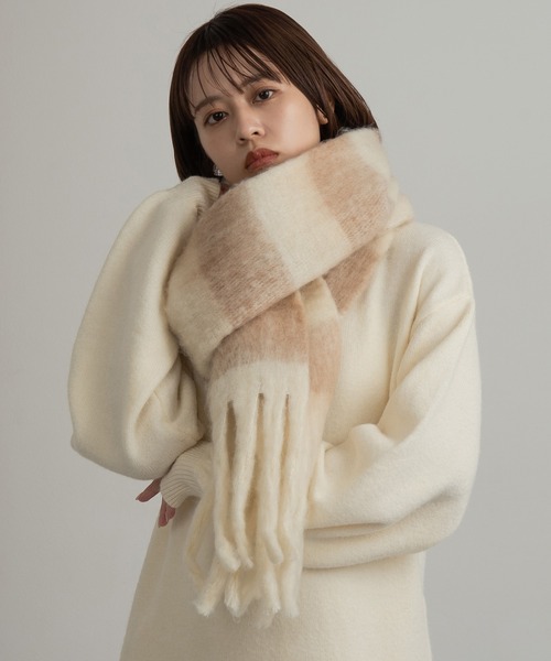 lawgy（ラウジー）の「soft touch border muffler / ソフトタッチボーダーマフラー（マフラー・レディース・ブルー系その他/ホワイト系その他/グレー系その他・FREE）」の2枚目の写真