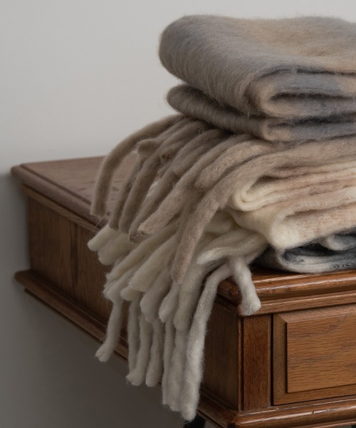 lawgy（ラウジー）の「soft touch border muffler / ソフトタッチボーダーマフラー（マフラー・レディース・ブルー系その他/ホワイト系その他/グレー系その他・FREE）」の12枚目の写真