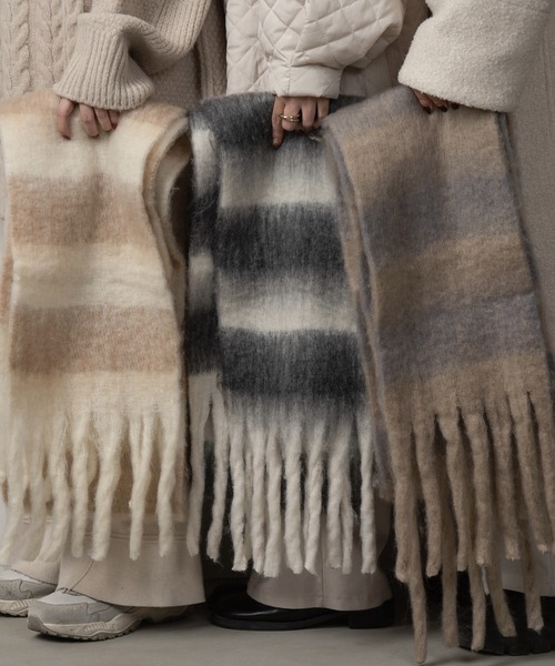 lawgy（ラウジー）の「soft touch border muffler / ソフトタッチボーダーマフラー（マフラー・レディース・ブルー系その他/ホワイト系その他/グレー系その他・FREE）」の15枚目の写真