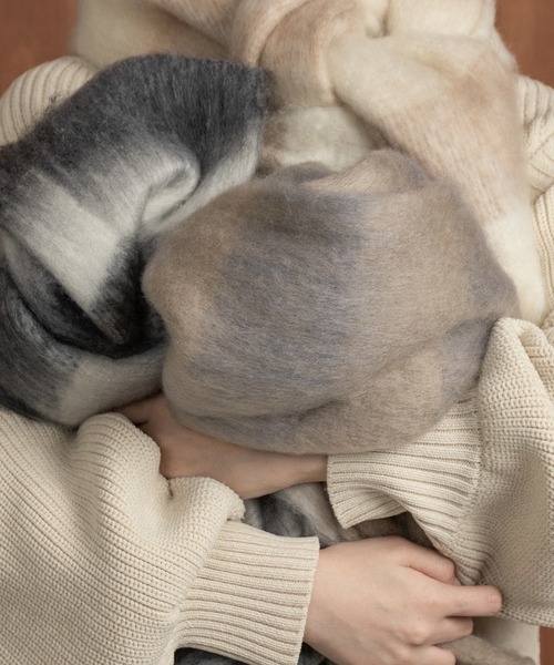 lawgy（ラウジー）の「soft touch border muffler / ソフトタッチボーダーマフラー（マフラー・レディース・ブルー系その他/ホワイト系その他/グレー系その他・FREE）」の11枚目の写真