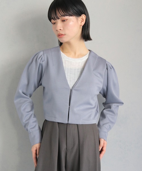 cheriella(シェリエラ)の「【cheriella】WEB限定タックパフスリーブジャケット WEB LIMITED TUCK PUFF SLEEVE JACKET(ノーカラージャケット・レディース・グレイッシュベージュ/グレイッシュブルー/チャコールグレー・M)」の1枚目の写真