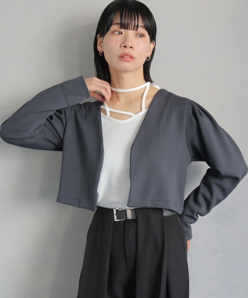cheriella(シェリエラ)の「【cheriella】WEB限定タックパフスリーブジャケット WEB LIMITED TUCK PUFF SLEEVE JACKET(ノーカラージャケット・レディース・グレイッシュベージュ/グレイッシュブルー/チャコールグレー・M)」の9枚目の写真