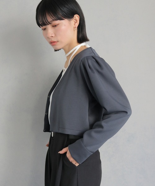 cheriella(シェリエラ)の「【cheriella】WEB限定タックパフスリーブジャケット WEB LIMITED TUCK PUFF SLEEVE JACKET(ノーカラージャケット・レディース・グレイッシュベージュ/グレイッシュブルー/チャコールグレー・M)」の12枚目の写真