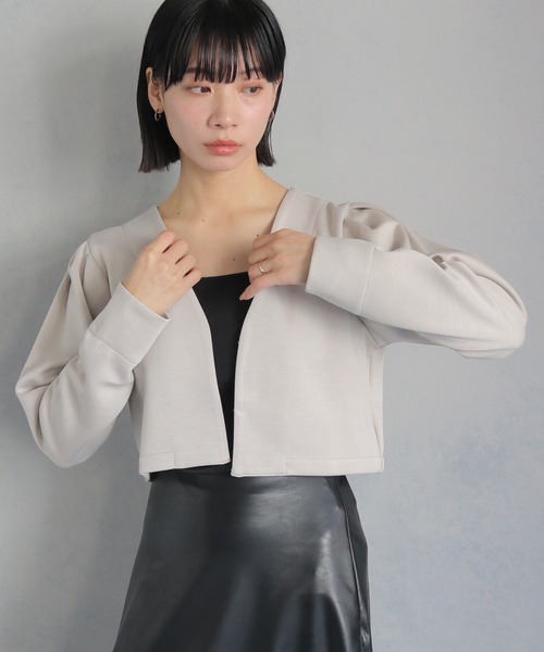 cheriella(シェリエラ)の「【cheriella】WEB限定タックパフスリーブジャケット WEB LIMITED TUCK PUFF SLEEVE JACKET(ノーカラージャケット・レディース・グレイッシュベージュ/グレイッシュブルー/チャコールグレー・M)」の18枚目の写真