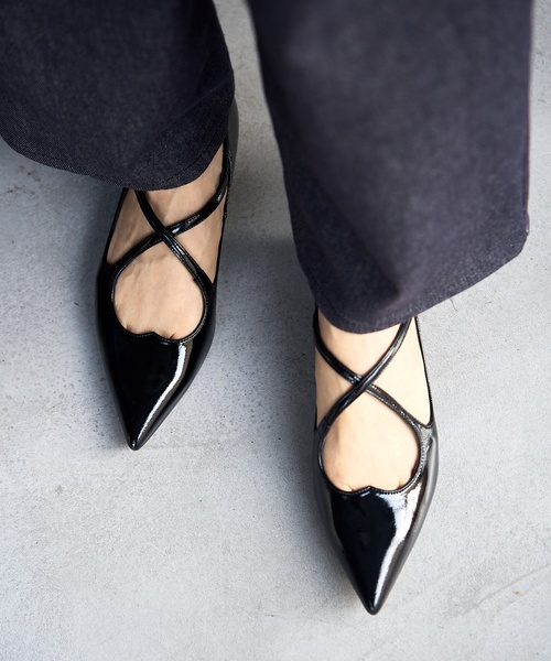 LE TALON(ルタロン)の「ポインテッドクロスハートストラップフラット(その他シューズ・レディース・アイボリー/ブラックミックス・22.5cm/23cm/23.5cm/24cm/25cm/22cm/24.5cm)」の6枚目の写真