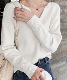 MORABITO Vネックニット オフホワイト 長袖３８サイズ新品未使用 レディースのニット/セーター（ホワイト/白色系・Vネック