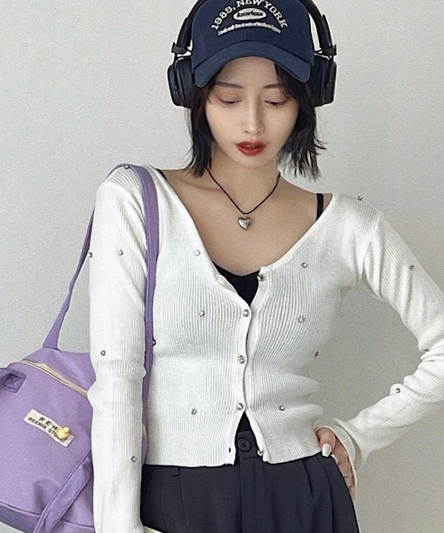 Ada.(エイダ)の「ビジュー ニット Vネック カーディガン(カーディガン/ボレロ・レディース・ピンク/アイボリー/ブラック・FREE)」の5枚目の写真