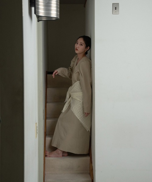 lawgy(ラウジー)の「v shoulder puff check op / vショルダーパフチェックワンピ(ワンピース・レディース・ホワイト/ベージュ・FREE)」の1枚目の写真