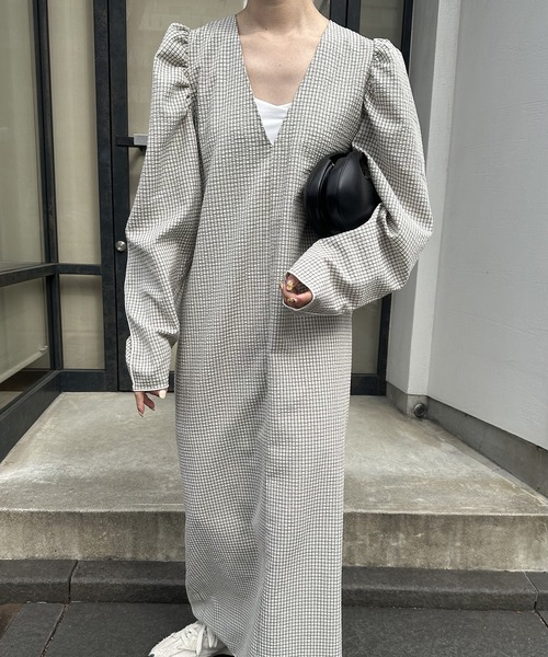 lawgy(ラウジー)の「v shoulder puff check op / vショルダーパフチェックワンピ(ワンピース・レディース・ホワイト/ベージュ・FREE)」の2枚目の写真