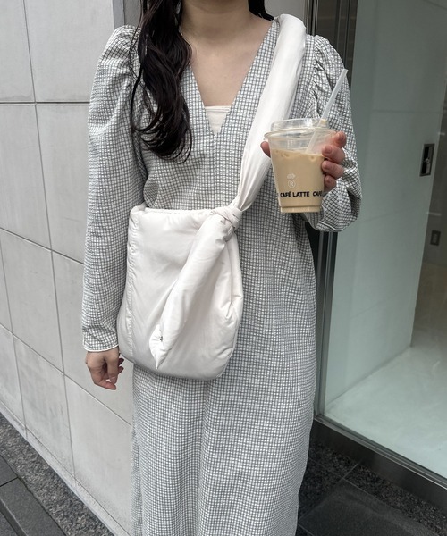 lawgy(ラウジー)の「v shoulder puff check op / vショルダーパフチェックワンピ(ワンピース・レディース・ホワイト/ベージュ・FREE)」の15枚目の写真