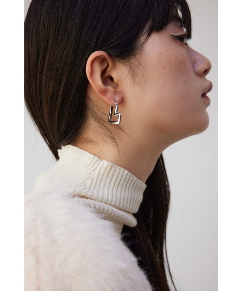 AZUL by moussy（アズールバイマウジー）の「ニュアンスハートシェイプドフープピアス（ピアス（両耳用）・レディース・ゴールド系その他/シルバー・FREE）」の4枚目の写真