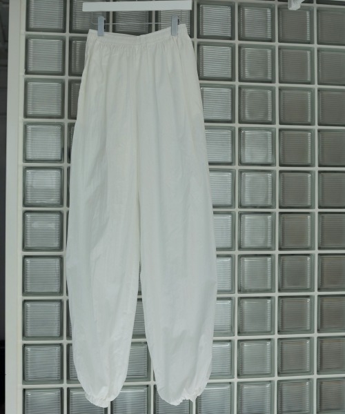 anuke（アンヌーク）の「anuke Nylon Volume Pants ナイロン