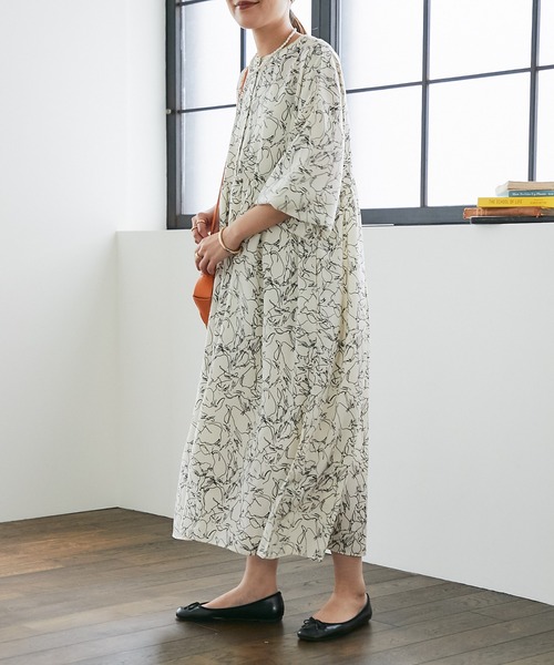 un dix cors（アンディコール）の「線画フラワープリントワンピース（ワンピース・レディース・ホワイト/ブラック・FREE）」の5枚目の写真