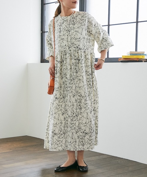 un dix cors（アンディコール）の「線画フラワープリントワンピース（ワンピース・レディース・ホワイト/ブラック・FREE）」の3枚目の写真