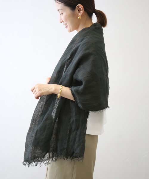 IENA（イエナ）の「【NIMNIMDUAI/ニムニムデュアイ】LINEN GAUZE SOLID リネンガーゼ ストール（ストール/ショール・レディース・ブラウン/パープル/ライトブルー/グリーン/キャメル/ウッド/イエロー系その他・FREE）」の4枚目の写真