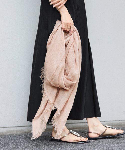 IENA（イエナ）の「【NIMNIMDUAI/ニムニムデュアイ】LINEN GAUZE SOLID リネンガーゼ ストール（ストール/ショール・レディース・ブラウン/パープル/ライトブルー/グリーン/キャメル/ウッド/イエロー系その他・FREE）」の3枚目の写真