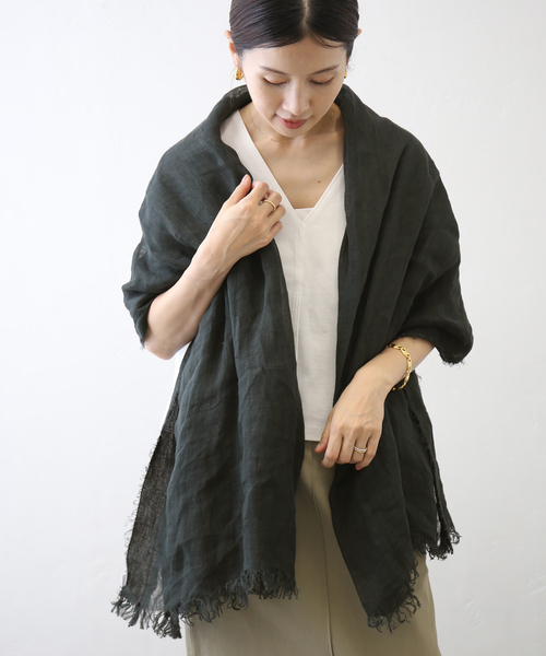 IENA（イエナ）の「【NIMNIMDUAI/ニムニムデュアイ】LINEN GAUZE SOLID リネンガーゼ ストール（ストール/ショール・レディース・ブラウン/パープル/ライトブルー/グリーン/キャメル/ウッド/イエロー系その他・FREE）」の10枚目の写真