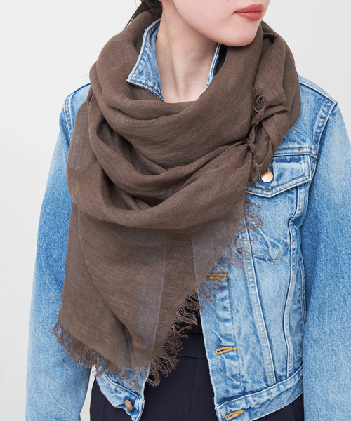 IENA（イエナ）の「【NIMNIMDUAI/ニムニムデュアイ】LINEN GAUZE SOLID リネンガーゼ ストール（ストール/ショール・レディース・ブラウン/パープル/ライトブルー/グリーン/キャメル/ウッド/イエロー系その他・FREE）」の16枚目の写真