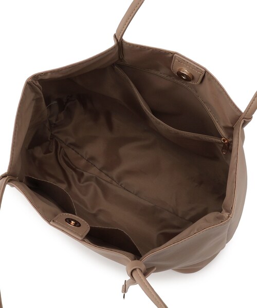 ITS'DEMO（イッツデモ）の「◆【通勤】軽量合皮タックハンドルA4トート（トートバッグ・レディース・ライトブルー/ブラック/ブラウン系/アイボリー/ライトパープル・00）」の13枚目の写真