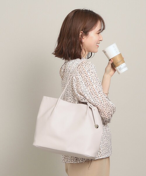 ITS'DEMO（イッツデモ）の「◆【通勤】軽量合皮タックハンドルA4トート（トートバッグ・レディース・ライトブルー/ブラック/ブラウン系/アイボリー/ライトパープル・00）」の17枚目の写真