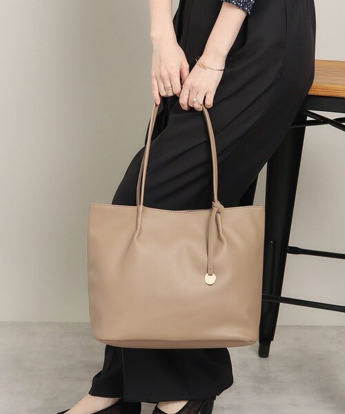 ITS'DEMO（イッツデモ）の「◆【通勤】軽量合皮タックハンドルA4トート（トートバッグ・レディース・ライトブルー/ブラック/ブラウン系/アイボリー/ライトパープル・00）」の21枚目の写真