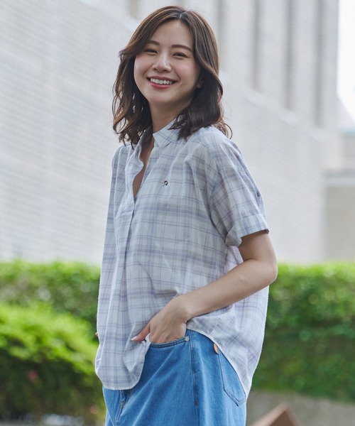 Arnold Palmer(アーノルドパーマー)の「リングチェック 半袖 スキッパーシャツ(シャツ/ブラウス・レディース・ブラック/ベージュ/ネイビー/ホワイト・S/M/L)」の2枚目の写真